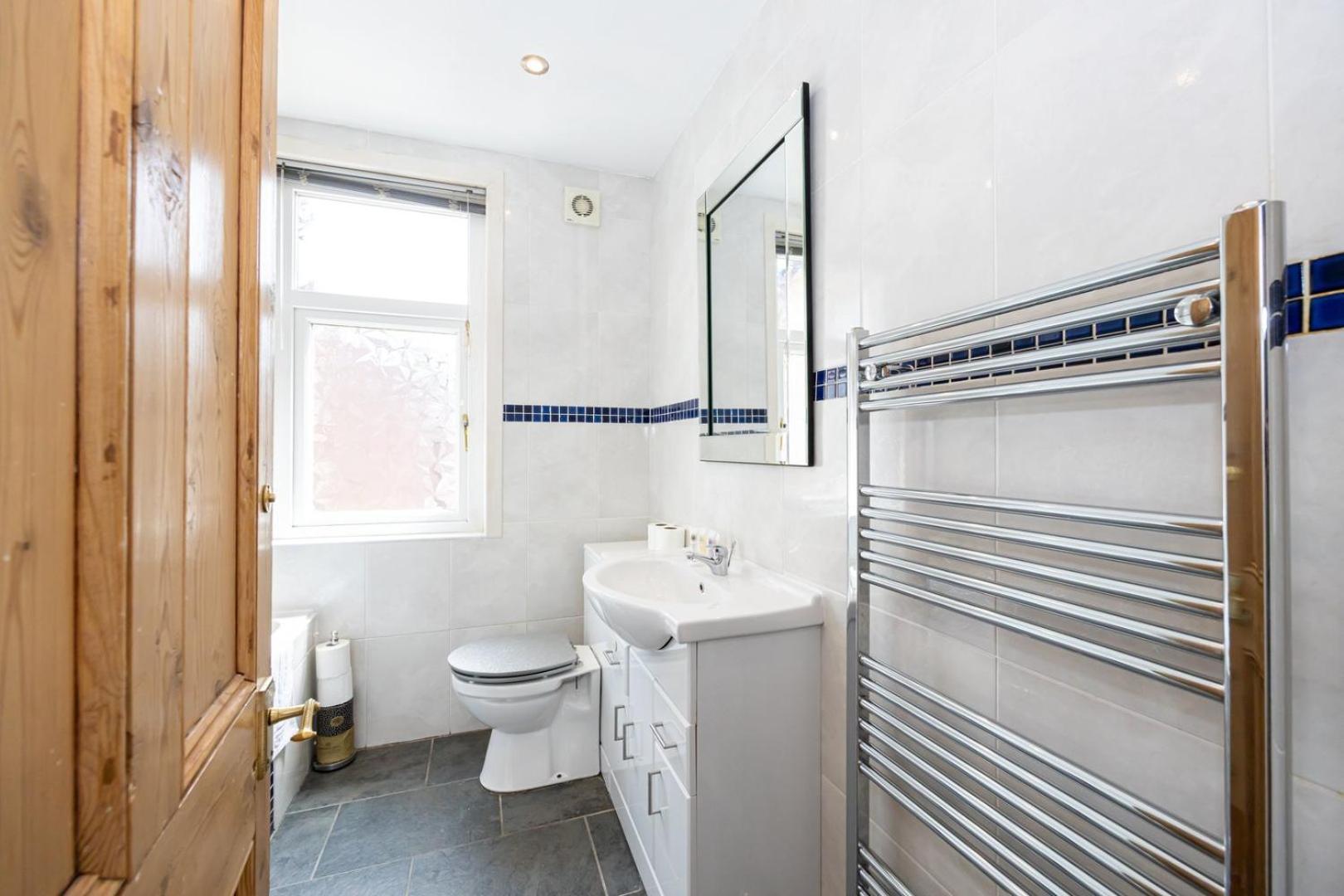 Guestready - Enchanting Life In Gorse Hill Manchester Exterior foto