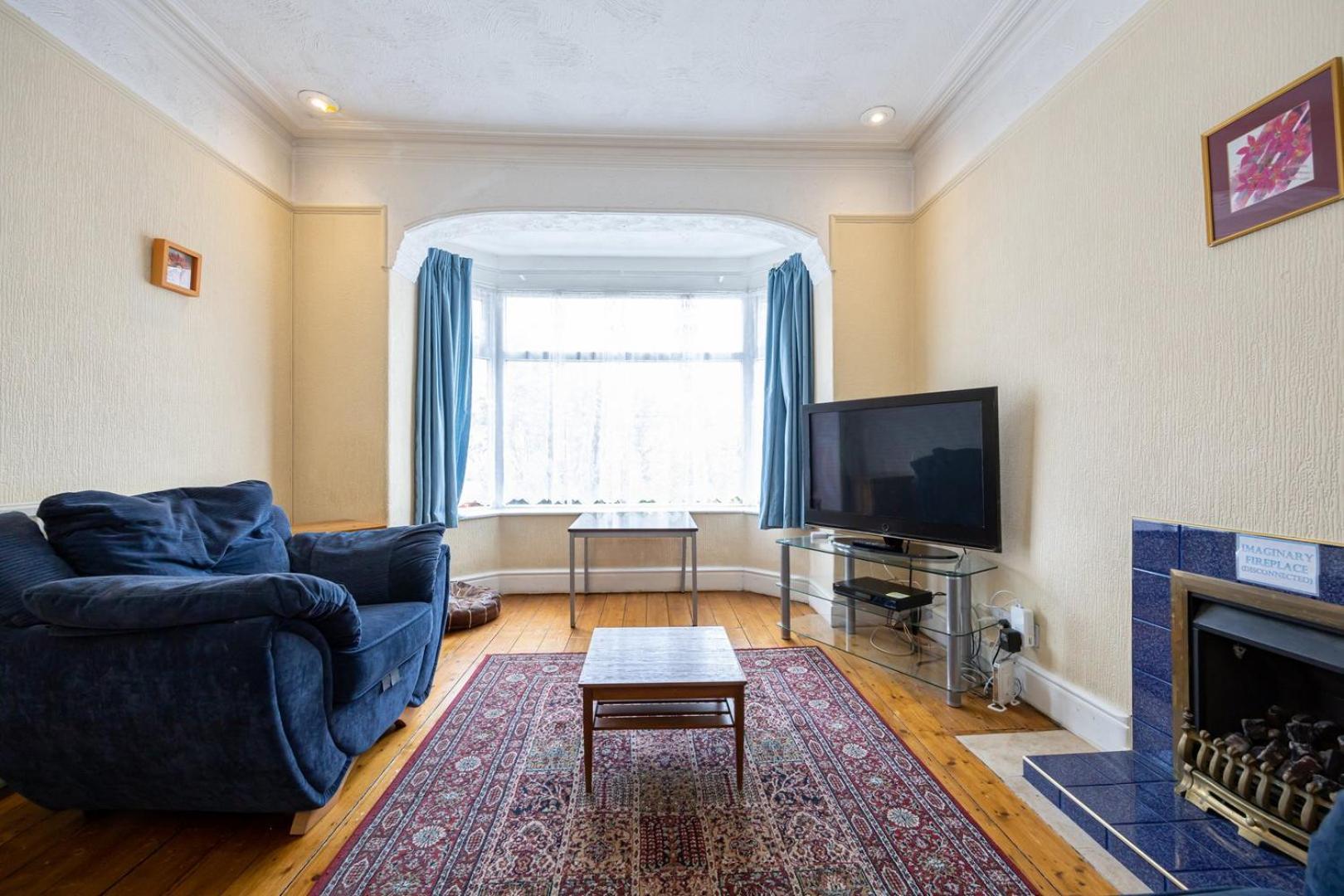 Guestready - Enchanting Life In Gorse Hill Manchester Exterior foto