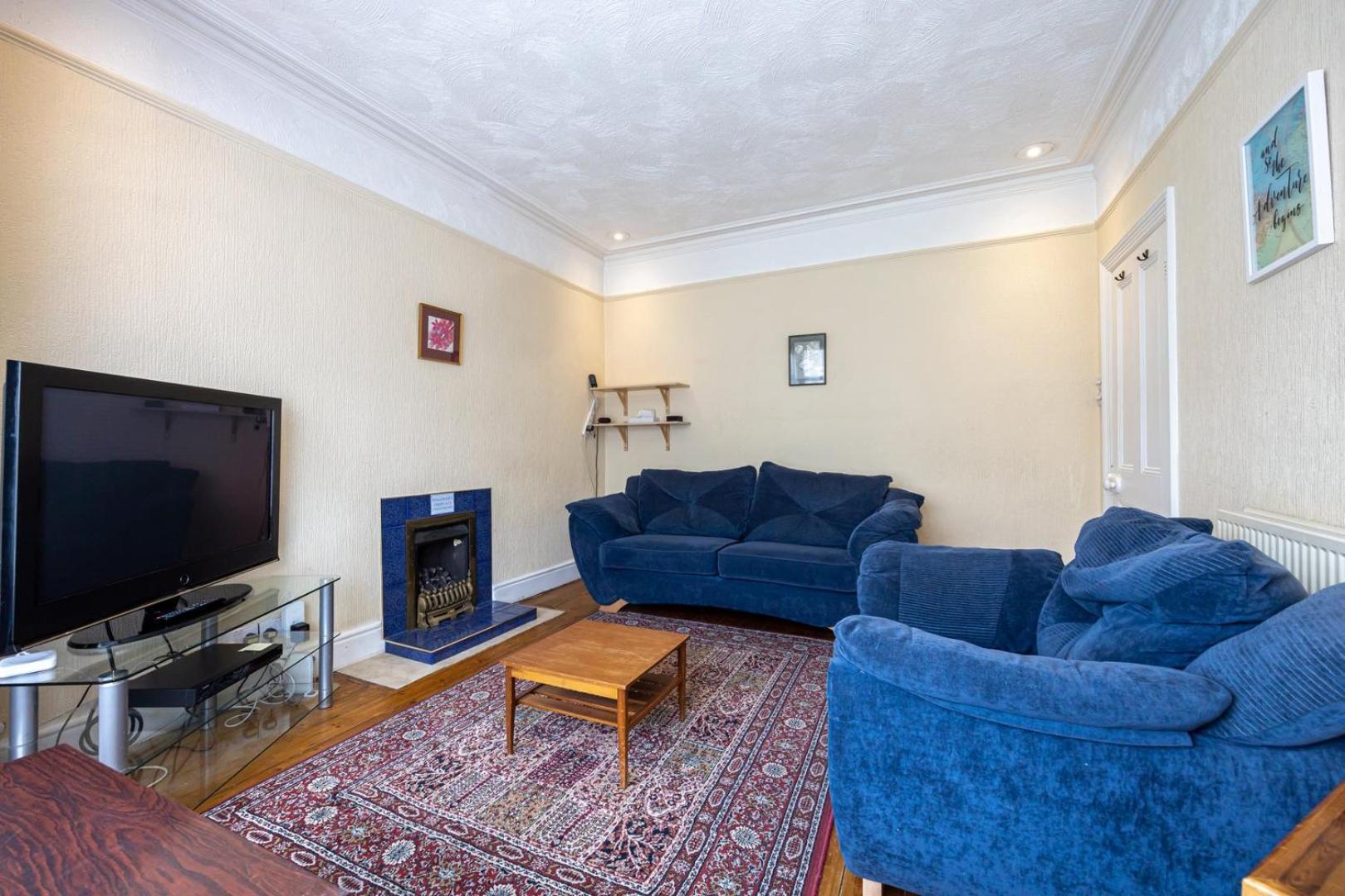 Guestready - Enchanting Life In Gorse Hill Manchester Exterior foto