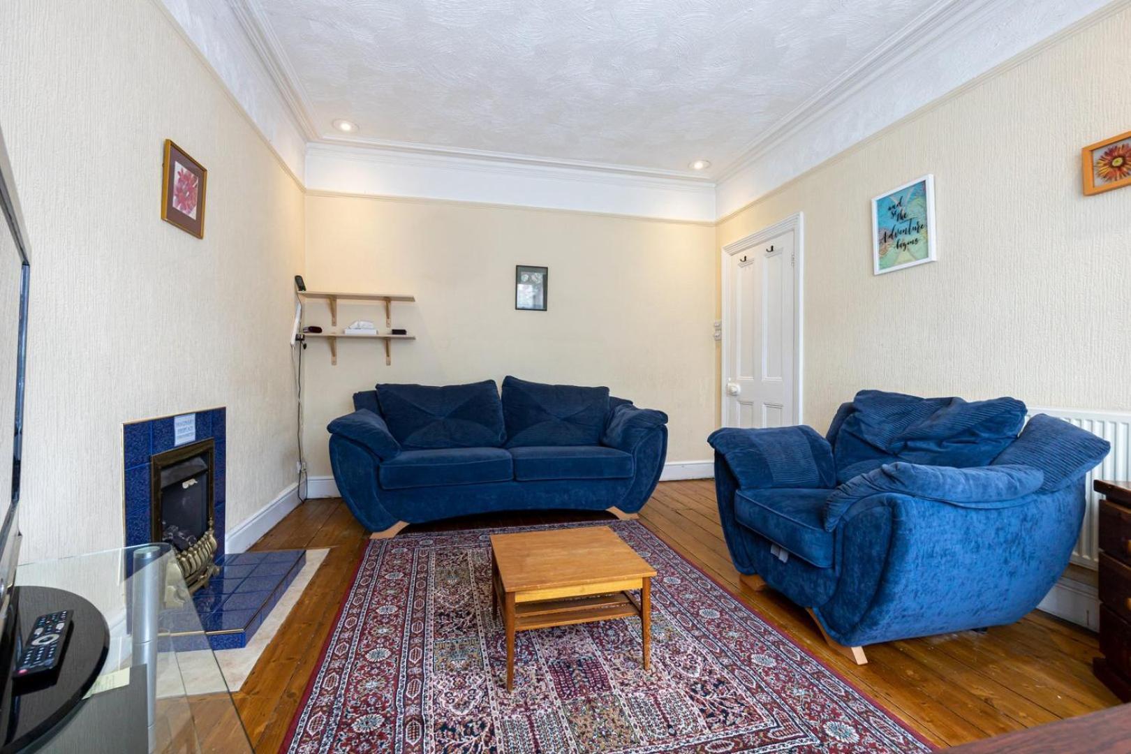 Guestready - Enchanting Life In Gorse Hill Manchester Exterior foto